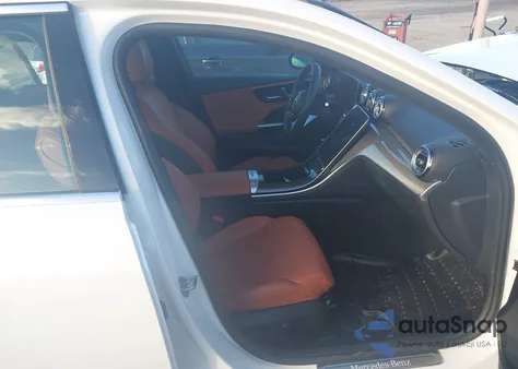 2022 Mercedes-Benz C 300 4Matic z USA, uszkodzony, nr VIN W1KAF4HB7NR054873